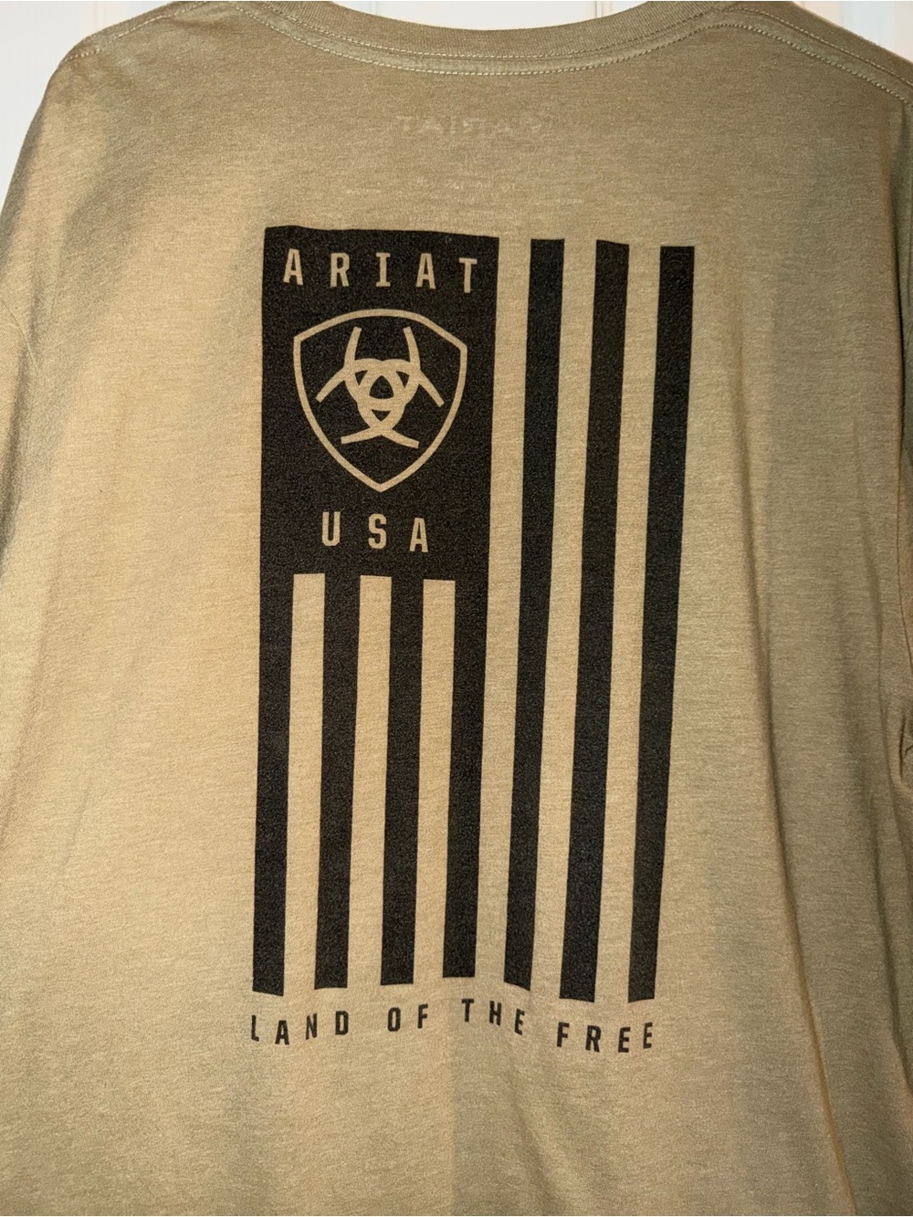 Ariat “Land Of The Free” Tan Short Sleeve Tee size XL men’s
